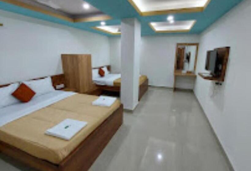 غرفة قياسية رباعية, Z Square Bicholim Goa