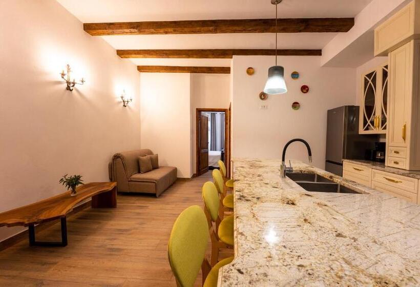 سوییت خانوادگی, Casa Maya Transilvania