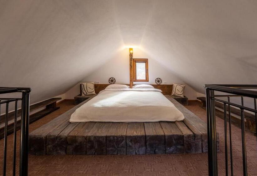 اتاق خانوادگی, Casa Maya Transilvania