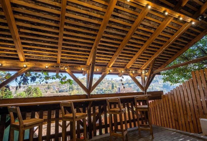 اتاق خانوادگی, Casa Maya Transilvania