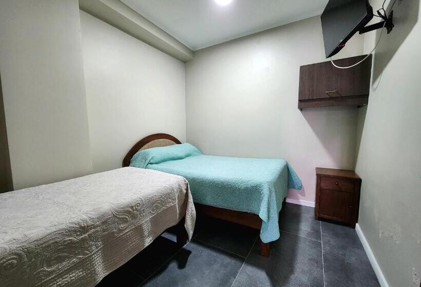 Номер Стандарт, Hostal Ostello Amadeus