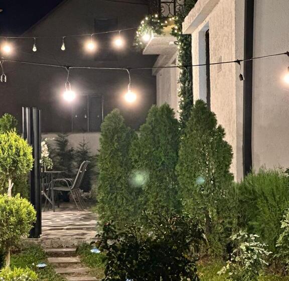 اتاق لوکس, Larda Tbilisi