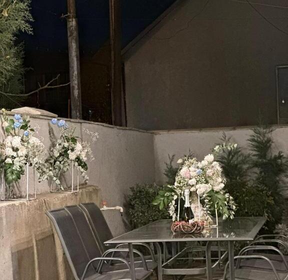 اتاق لوکس, Larda Tbilisi