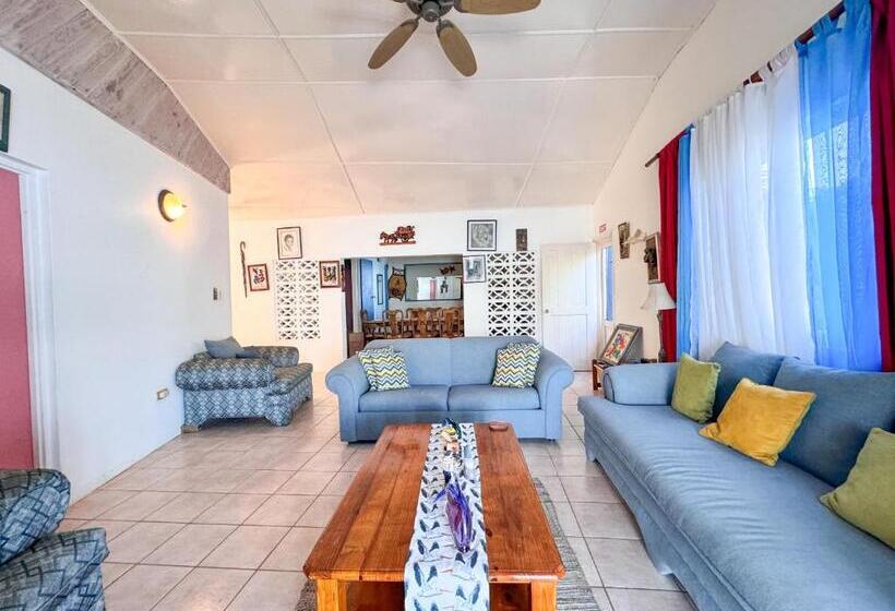 خانه 4 خوابه, Unforgettable Villa