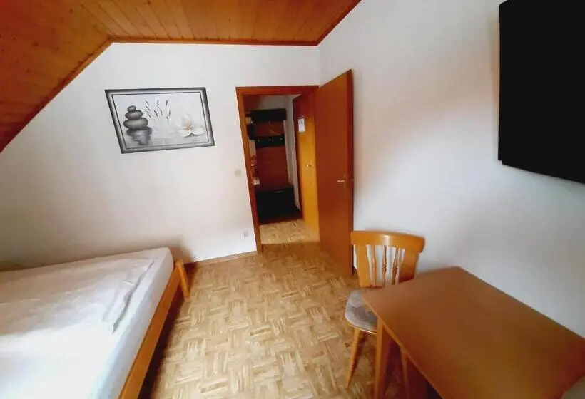 Standard Yhden Hengen Huone, Pension Dorfengel