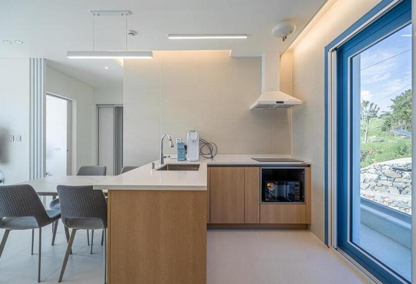 اتاق استاندارد با تراس, Yeosu Blueara Premium Pool Villa