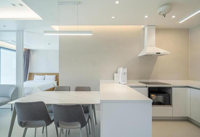 オーシャンビュースタンダードルーム, Yeosu Blueara Premium Pool Villa