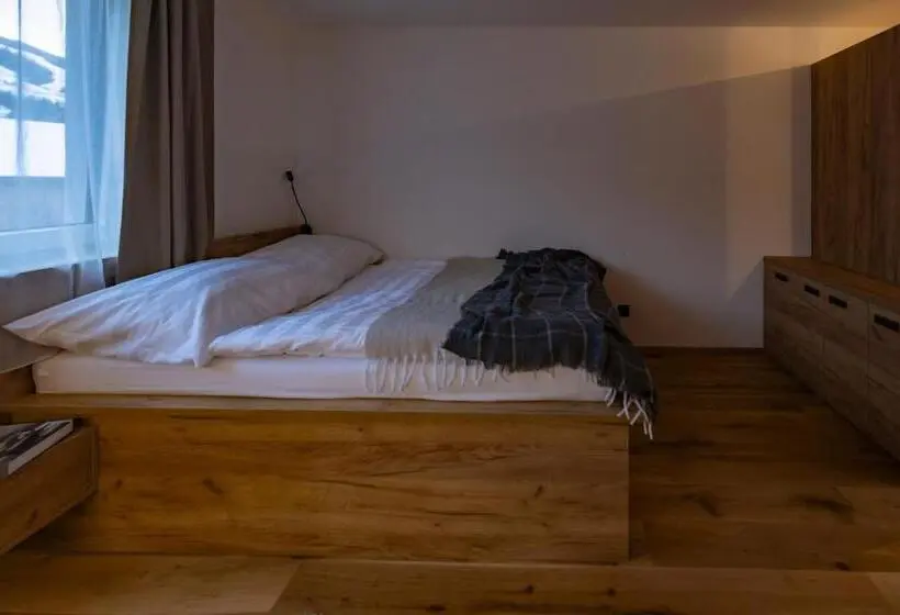 استودیوی استاندارد, Riverside Rauris Apartments