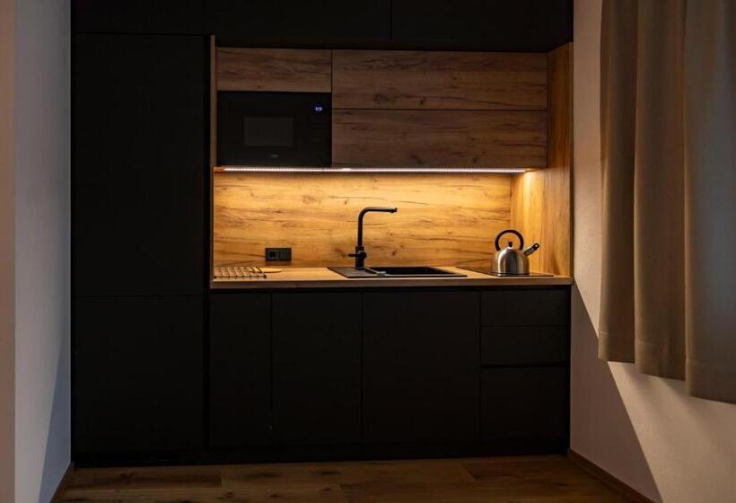 استودیوی استاندارد, Riverside Rauris Apartments