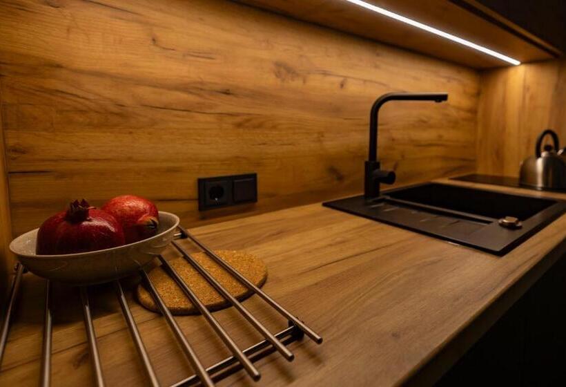 استودیوی استاندارد, Riverside Rauris Apartments