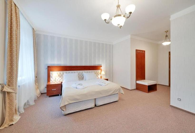 غرفة ديلوكس, Aura