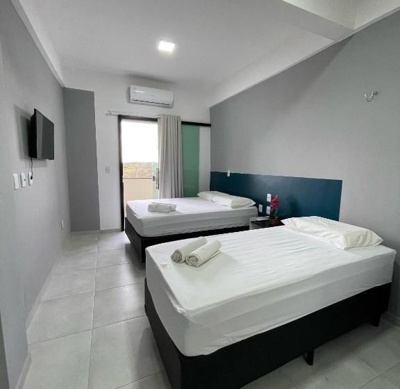 חדר סטנדרט לשלושה, Gatao