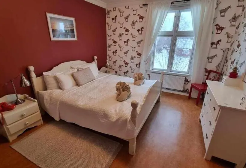 Delüks Oda, Herrgård