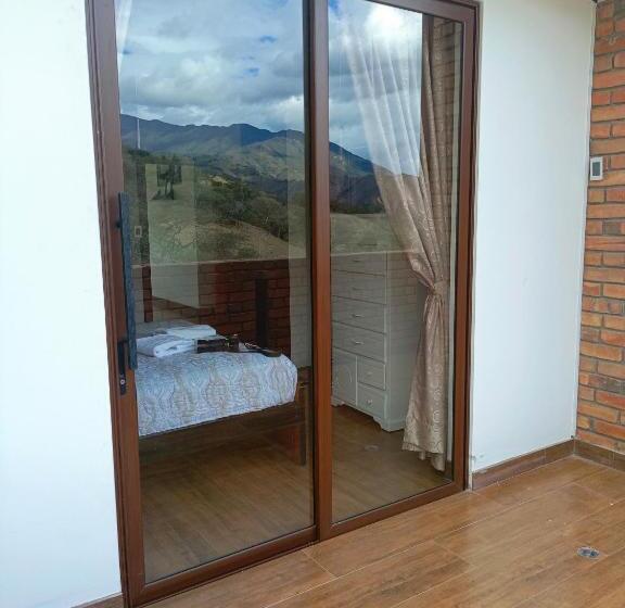 غرفة قياسية ثلاثية, Hosteria Piedra Dura