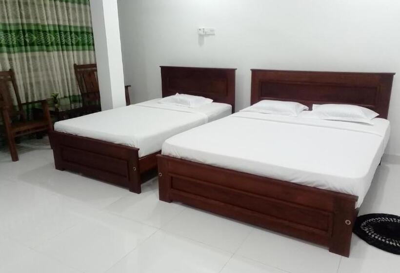 ファミリールーム, The Kingdom Gate