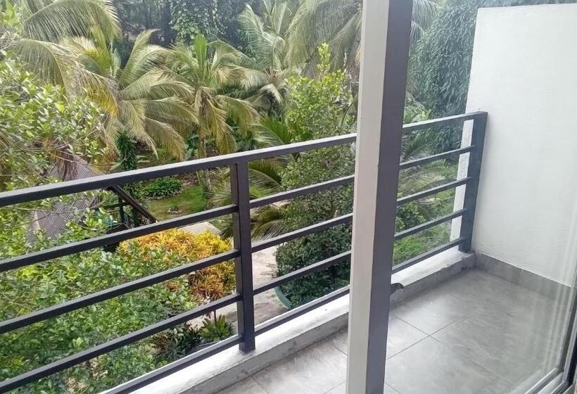 ファミリールーム, The Kingdom Gate