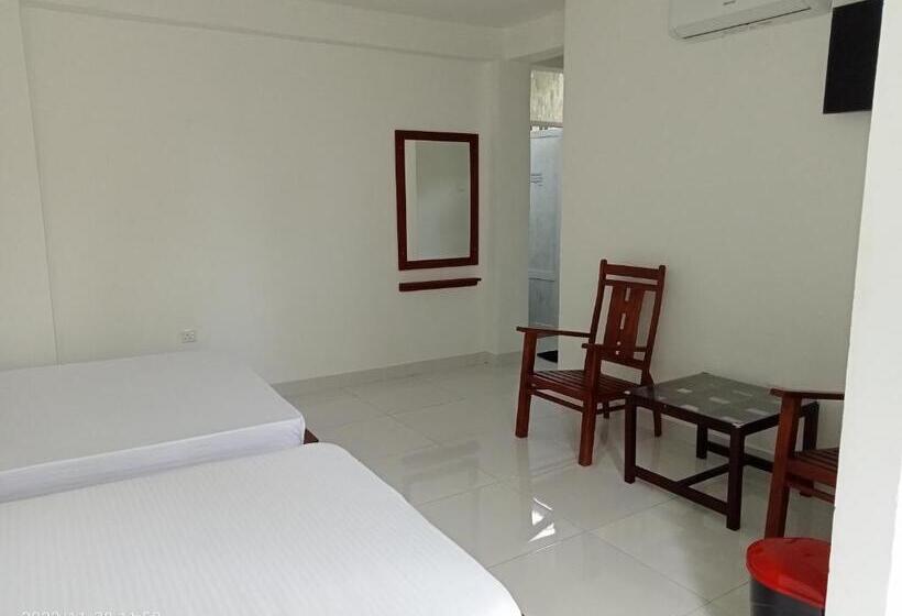 ファミリールーム, The Kingdom Gate