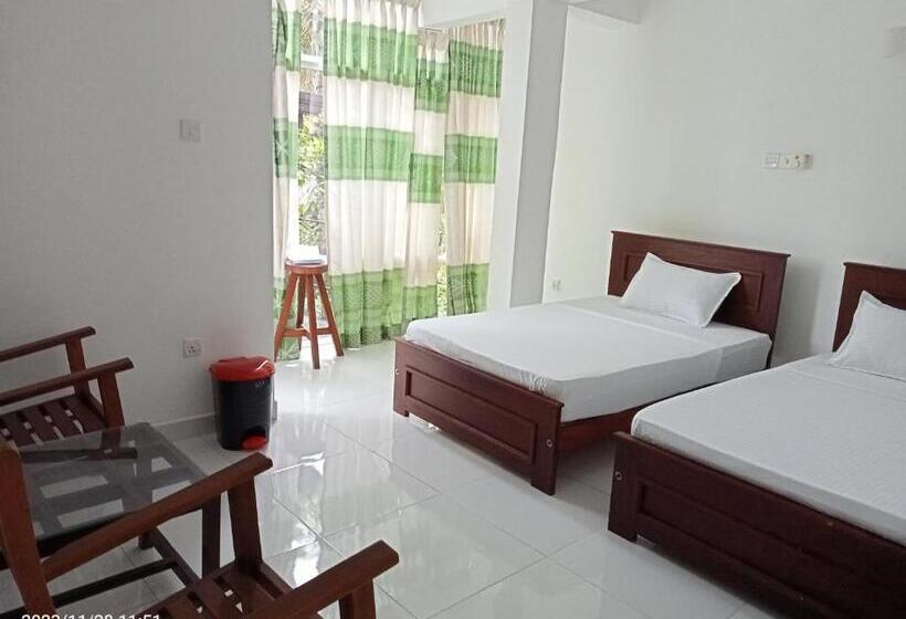 ファミリールーム, The Kingdom Gate