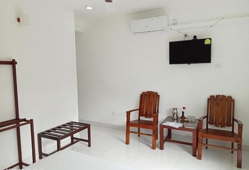 ファミリールーム, The Kingdom Gate