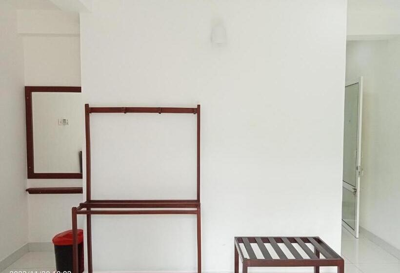 ファミリールーム, The Kingdom Gate