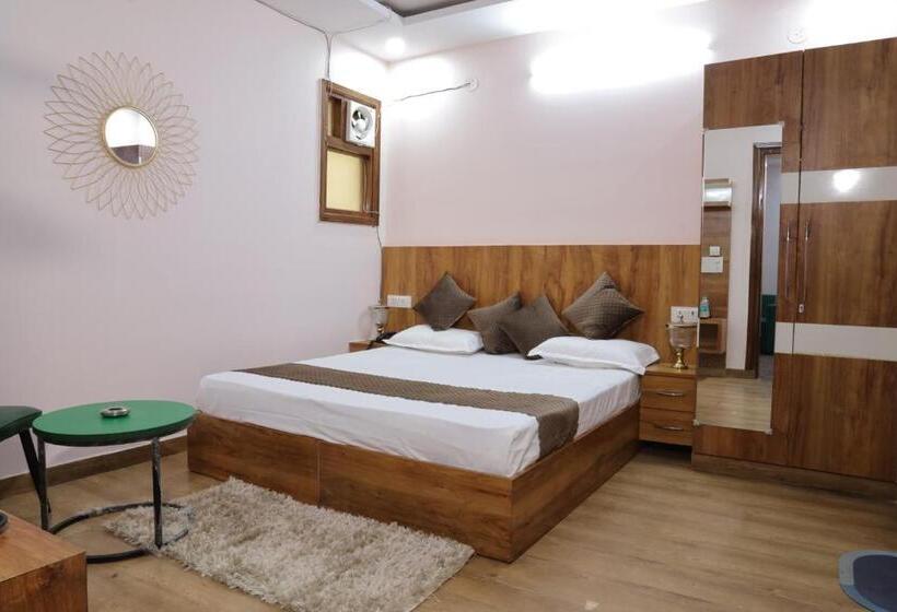 اتاق استاندارد, The Sandalwood Hotel I Sec 38 I Near Medanta Medicity Gurgaon