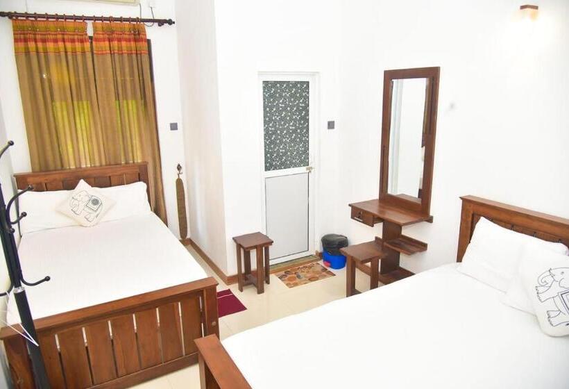 豪华家庭房间, Harambathenna Resort