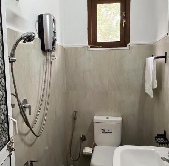 اتاق خانوادگی, Harambathenna Resort