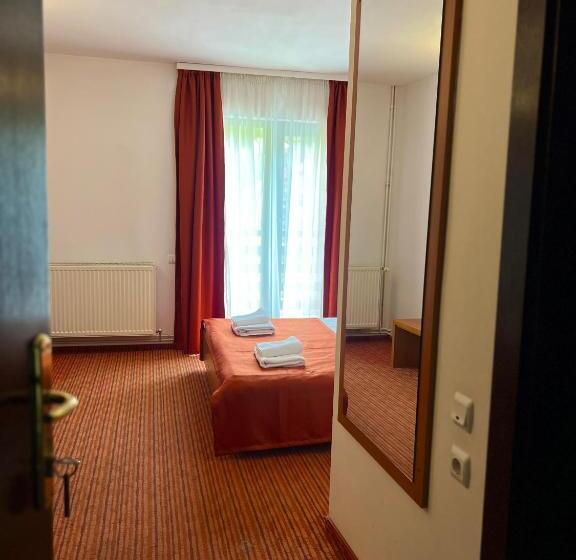 غرفة قياسية ثلاثية, Pensiunea Rodis