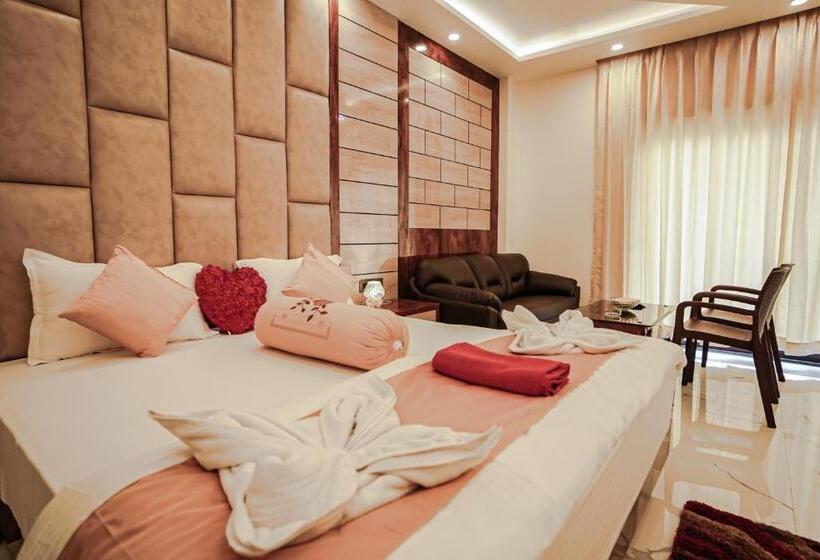 חדר סטנדרט נוף לבריכה, The Rath Inns