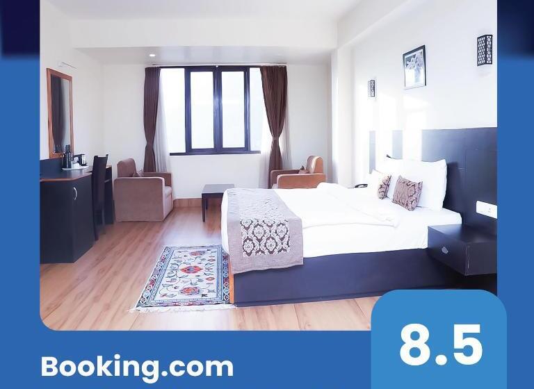 デラックスルーム, Roomshala Bhumzang Hotel   Amazing View