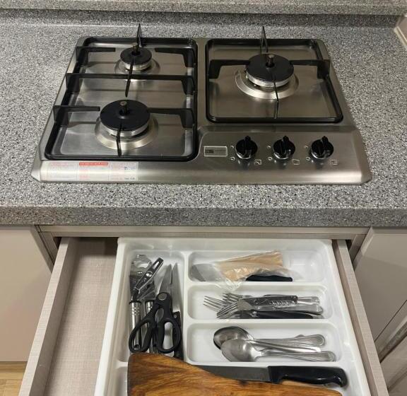 إستديو قياسى مزود بشرفة, Spacious Luxury Condo W/ Kitchen Beside Hilton Clark D’heights