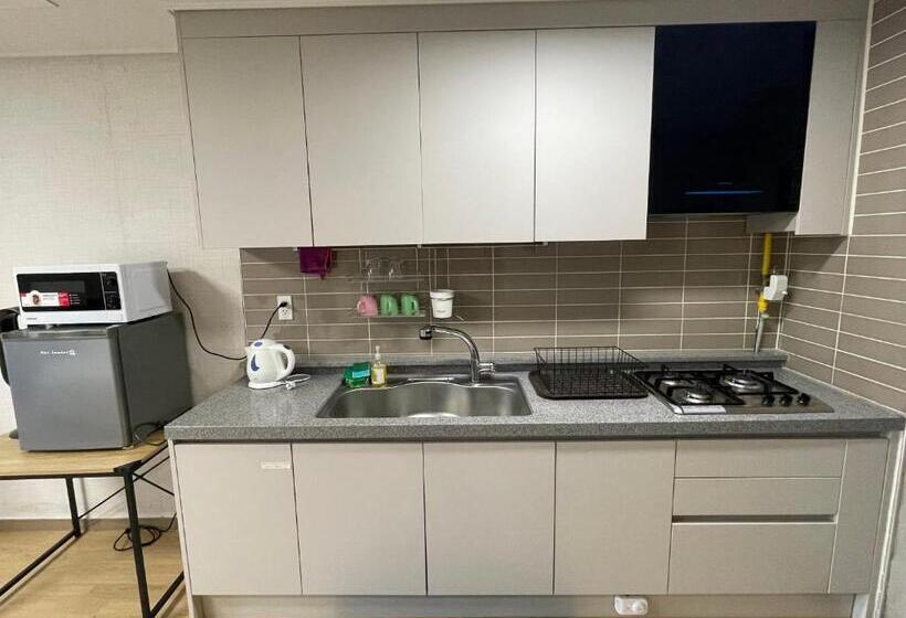 스탠다드 발코니 스튜디오, Spacious Luxury Condo W/ Kitchen Beside Hilton Clark D’heights