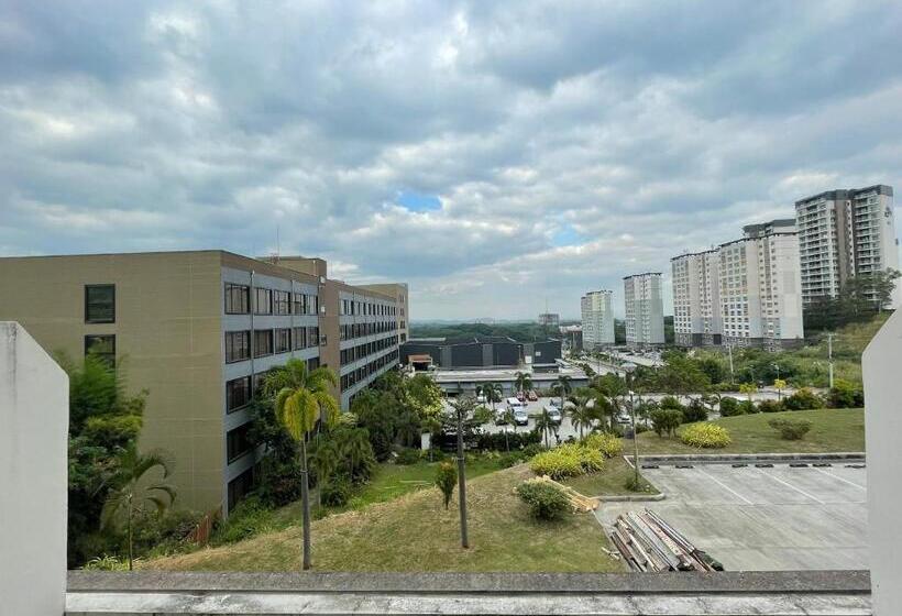 إستديو قياسى مزود بشرفة, Spacious Luxury Condo W/ Kitchen Beside Hilton Clark D’heights