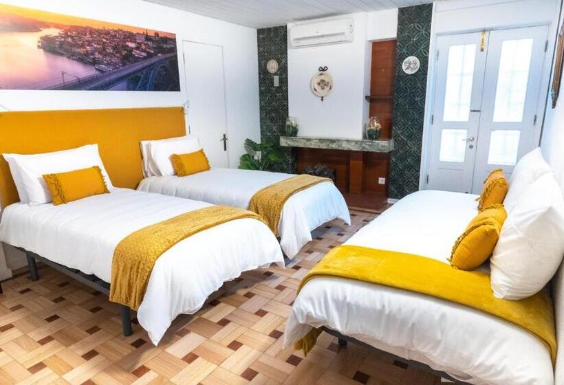 اتاق استاندارد سه تخته با سرویس بهداشتی مشترک, Douro Garden & Rooftop Authentic Portuguese Guesthouse