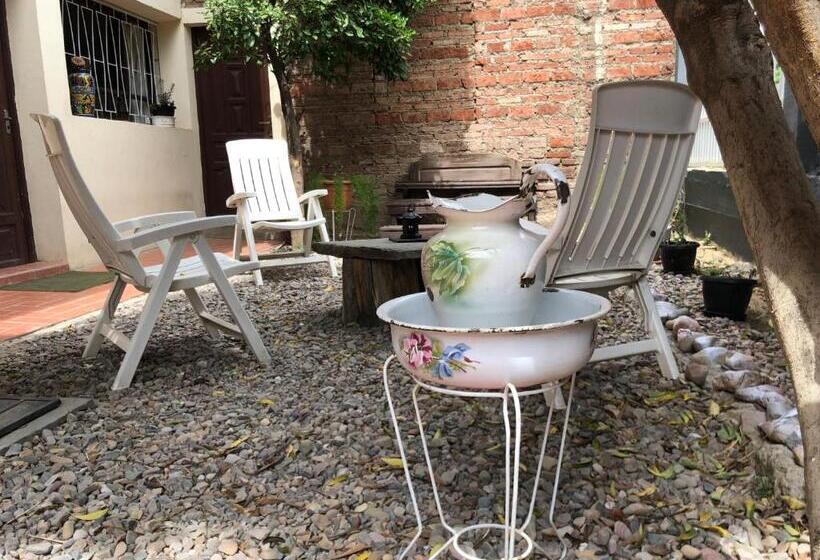 اتاق اکونومی, El Pueblito