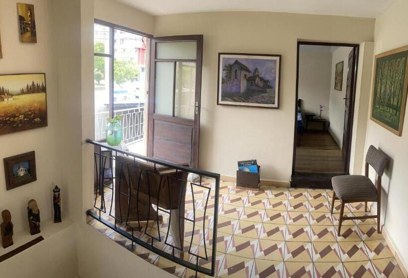 اتاق استاندارد با بالکن, El Pueblito