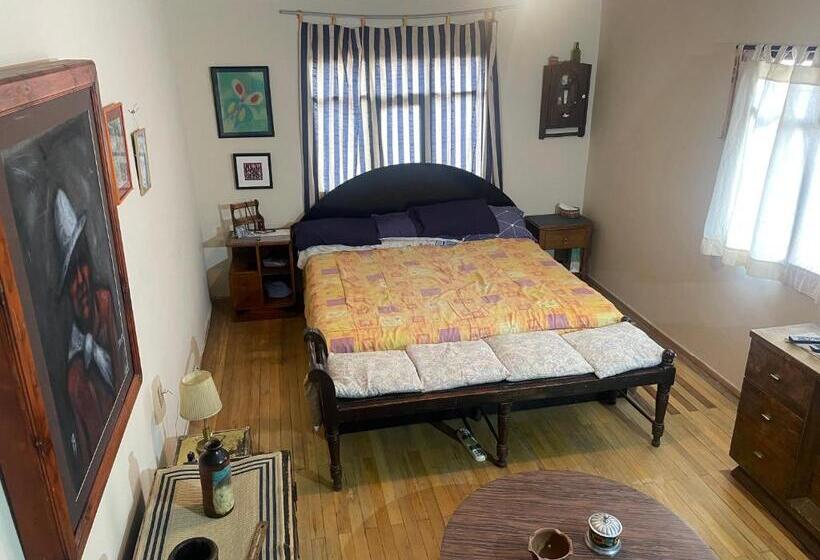 اتاق لوکس با تخت بزرگ, El Pueblito