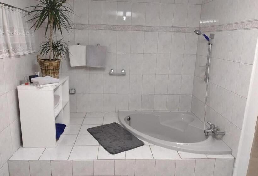 Pokój Basic, Breakfast In Bed