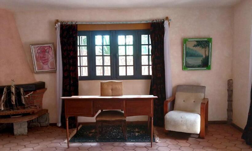 اتاق استاندارد, Le Castel Des Seigneurs