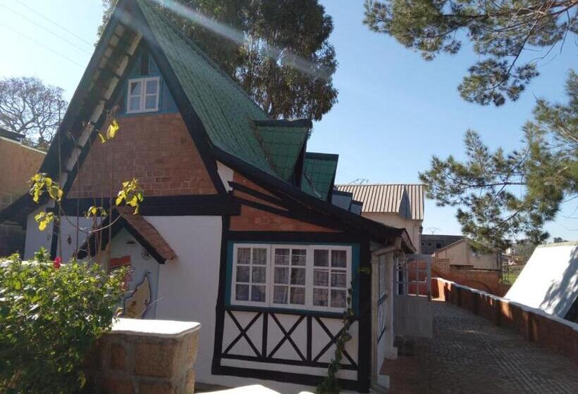 ویلای استاندارد با چشم‌انداز باغ, Le Castel Des Seigneurs