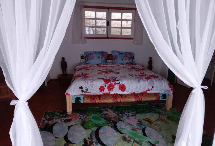 ویلای استاندارد با چشم‌انداز باغ, Le Castel Des Seigneurs