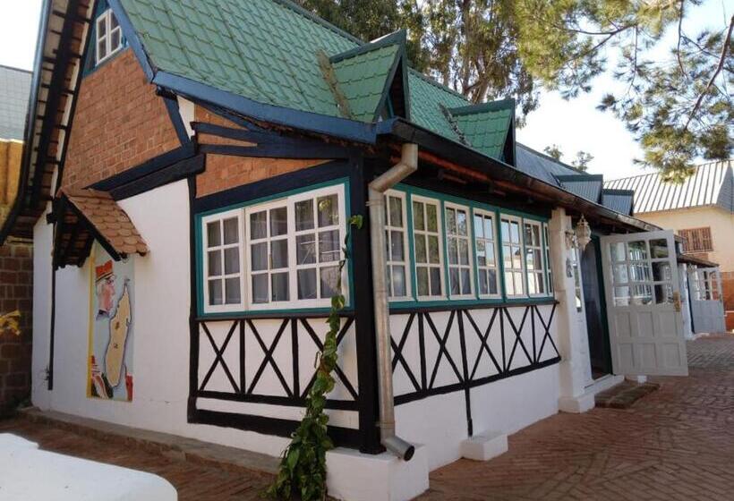 ویلای استاندارد با چشم‌انداز باغ, Le Castel Des Seigneurs