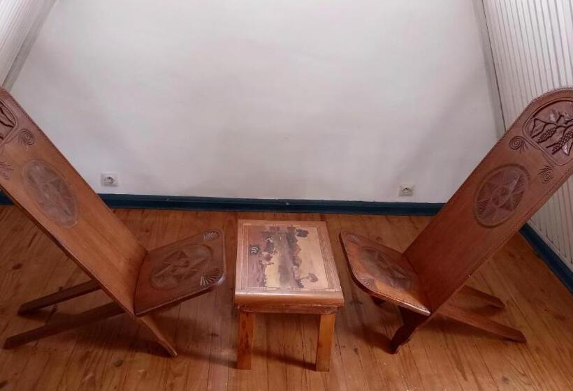 بانگلوی استاندارد, Le Castel Des Seigneurs