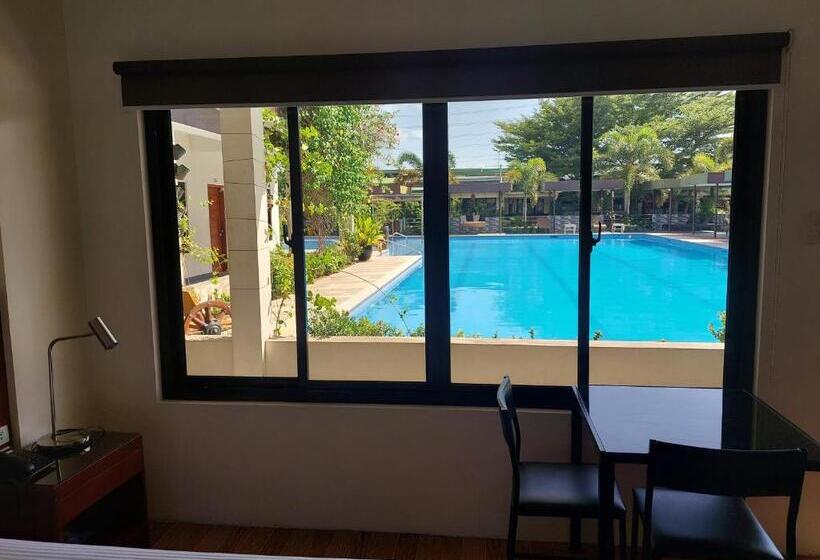 اتاق استاندارد چهار تخته, Maclare Resort