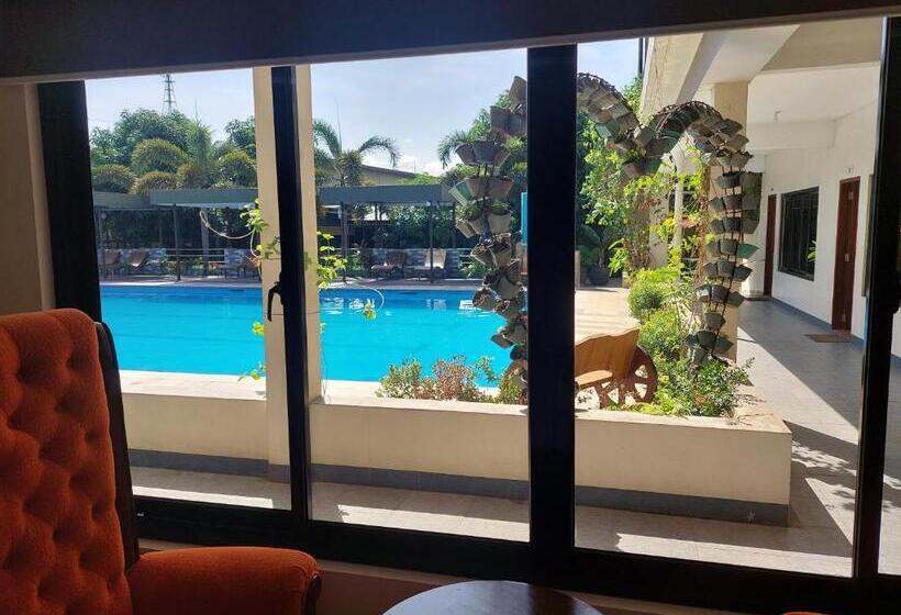 سوییت خانوادگی, Maclare Resort