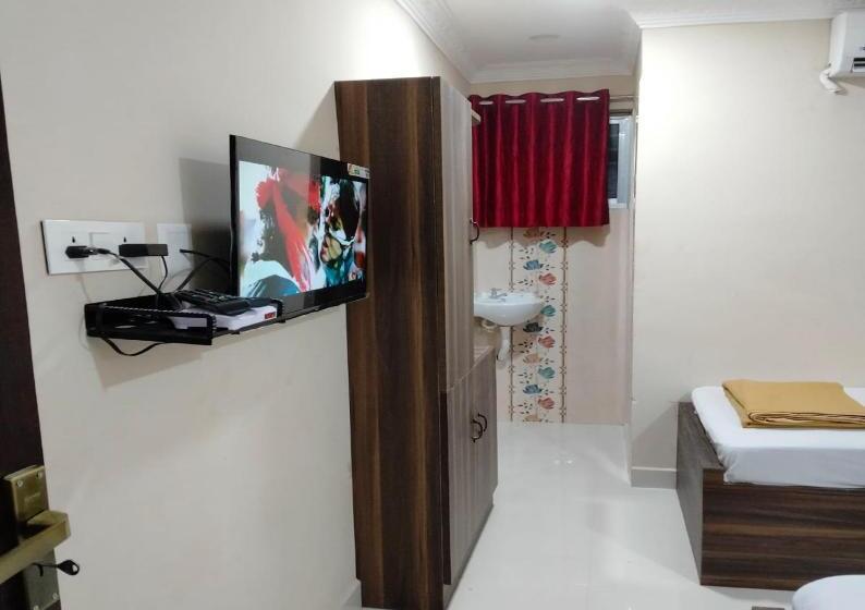 Номер Стандарт Трехместный, Sri Sivalakshmi Ac Guest House