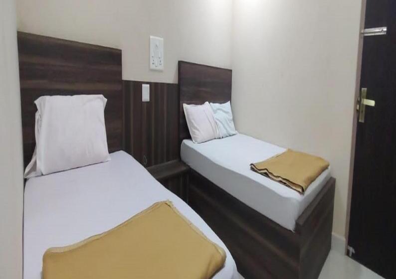 Номер Стандарт Трехместный, Sri Sivalakshmi Ac Guest House