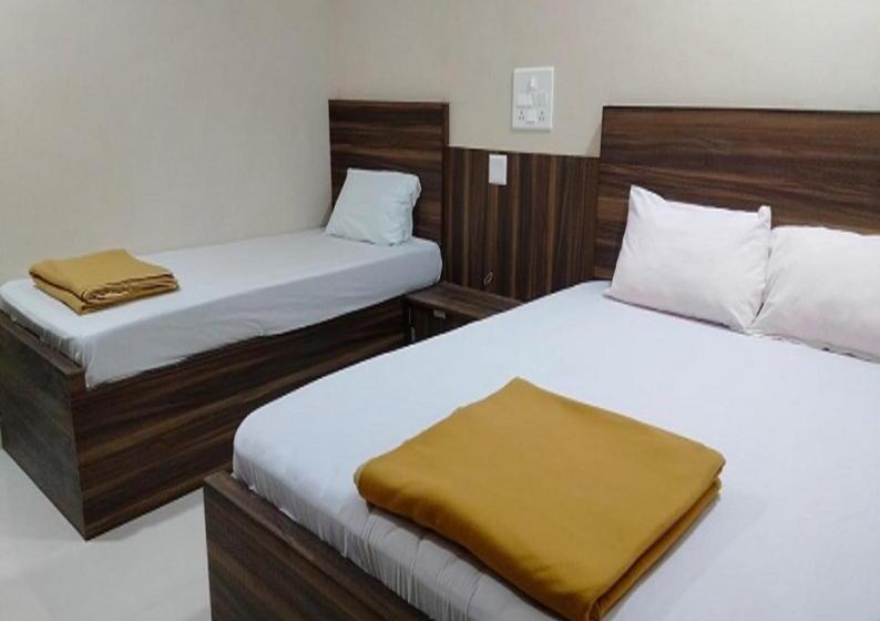 Номер Стандарт Трехместный, Sri Sivalakshmi Ac Guest House