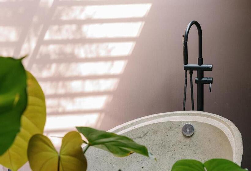 اتاق سوپریور با تخت بزرگ, Toki Retreat Vân Long