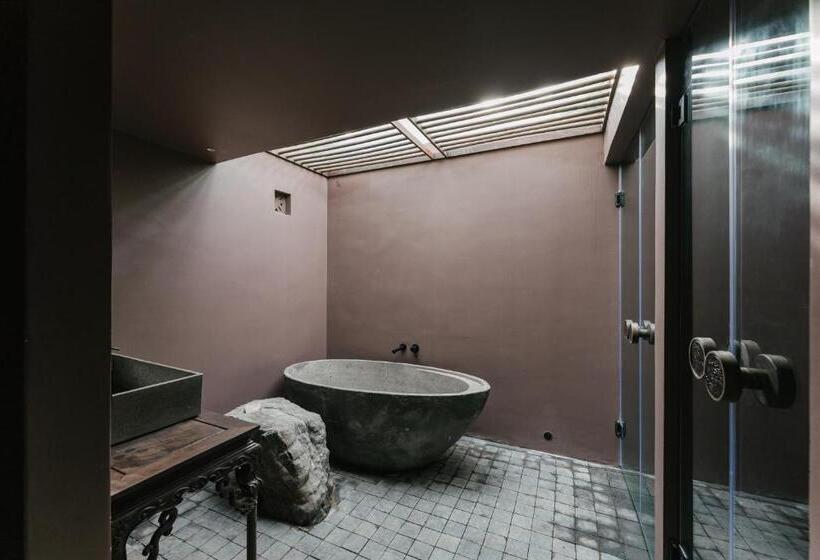 اتاق سوپریور با تخت بزرگ, Toki Retreat Vân Long